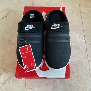 NWT Nike women’s Burrow slippers